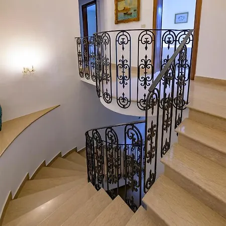 Torlonia: Due Matrimoniali E Bagno *