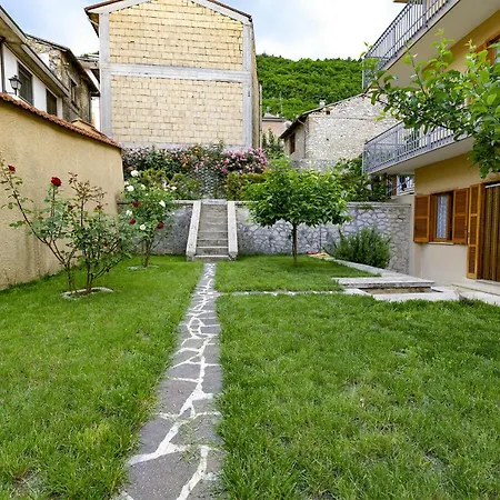 Apartman Torlonia: Due Matrimoniali E Bagno Luco ne' Marsi