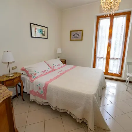 Apartment Torlonia: Due Matrimoniali E Bagno *