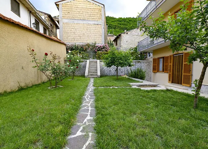 דירה Torlonia: Due Matrimoniali E Bagno Luco ne' Marsi