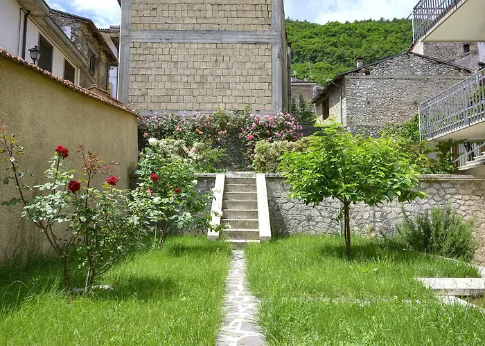 Torlonia: Due Matrimoniali E Bagno Luco ne' Marsi